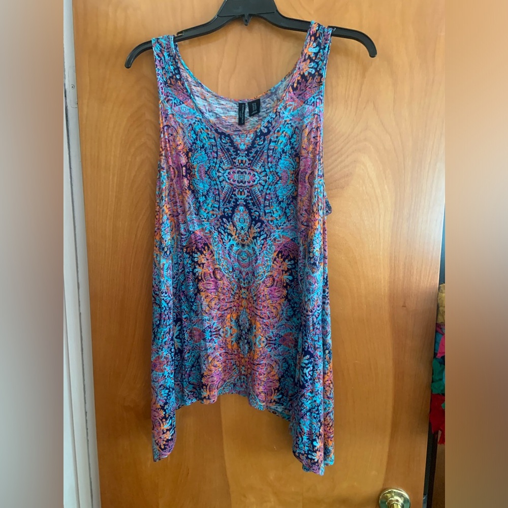 Cynthia Rowley colorful top. Shark bite hem.